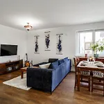 25 Courtyard דירה *