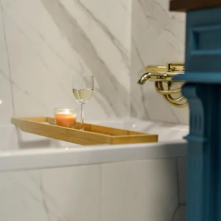 25 Courtyard * Galanta