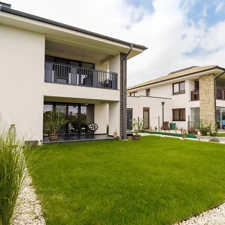Apartment 25 Courtyard Galanta
