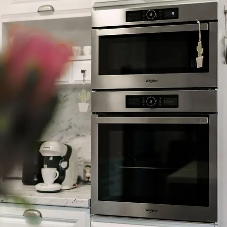 25 Courtyard Galanta